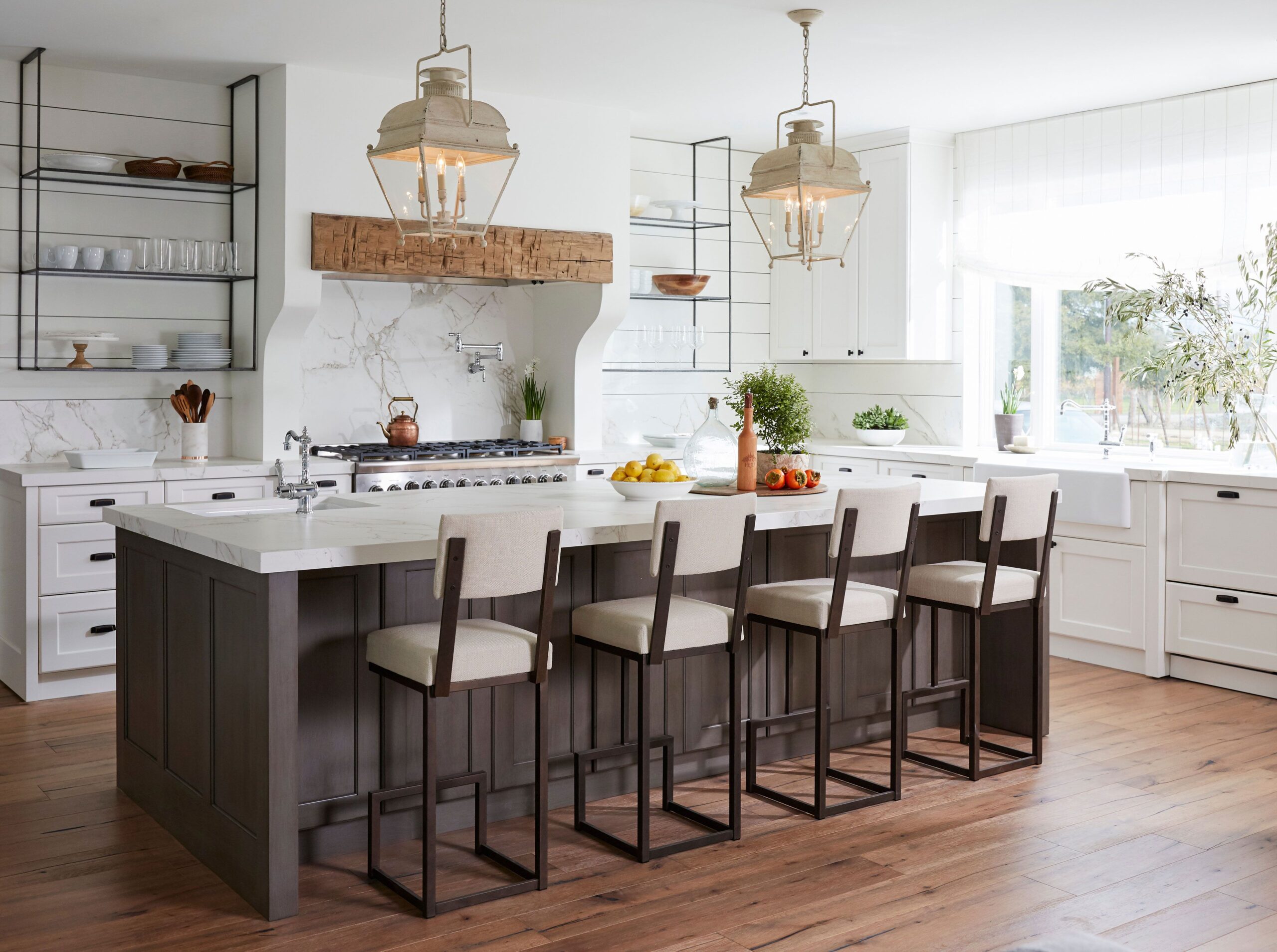 3 Concepts for Choosing Kitchen Lighting, According to a Skilled